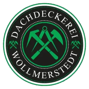 Kreisförmiges Logo mit Werkzeugen und dem Text „Wollmerstedt Dachdeckerei“ auf schwarzem Hintergrund.